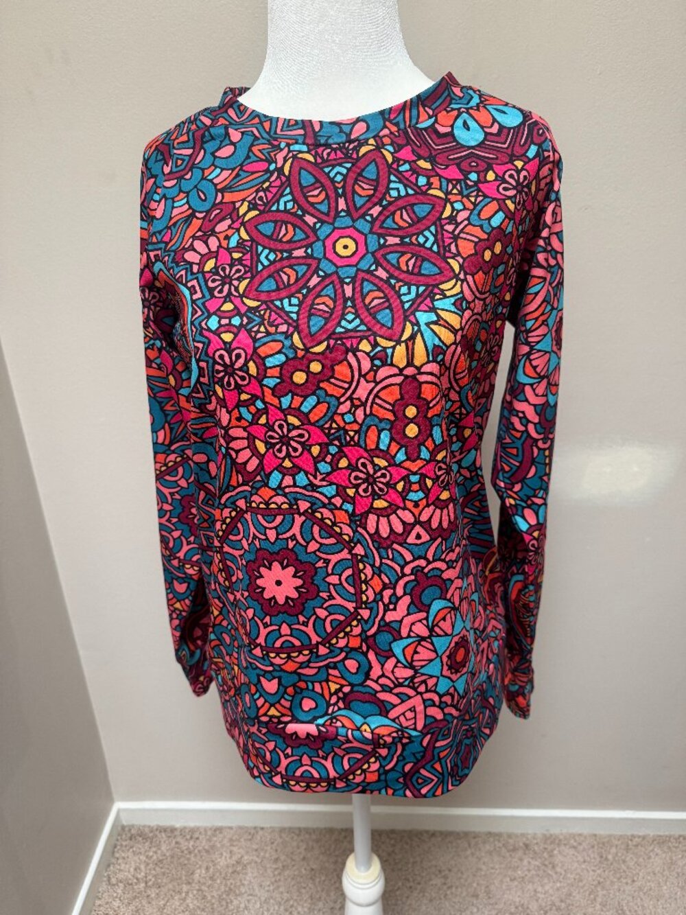 Exclusive Women's Multicolor Abstract Floral Mandala Pullover Top Size Small